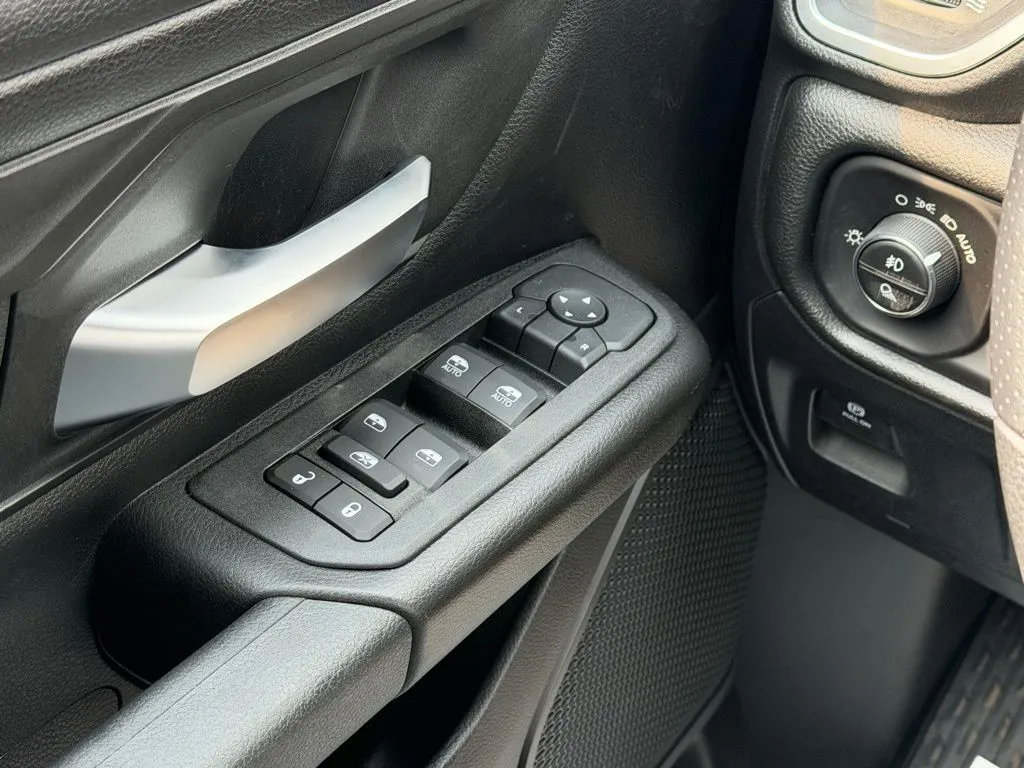 New 2026 RAM 1500 Express AWD/4WD image 34