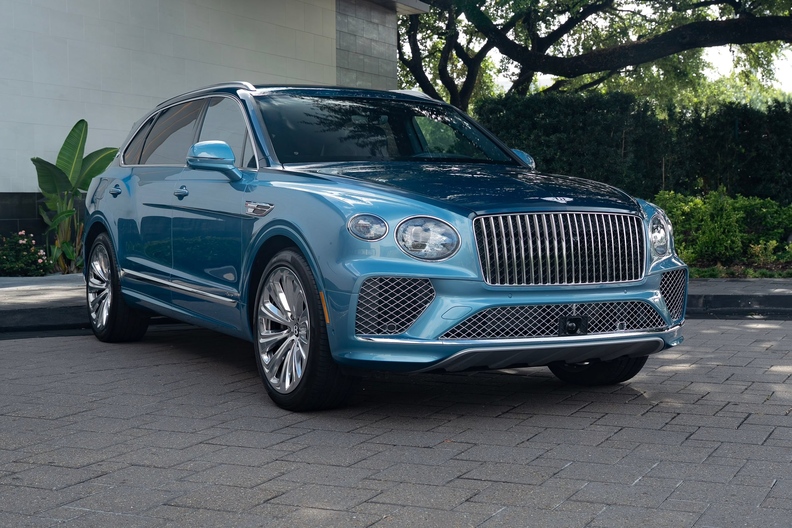 Certified 2025 Bentley Bentayga Extended Wheelbase AWD/4WD image 13