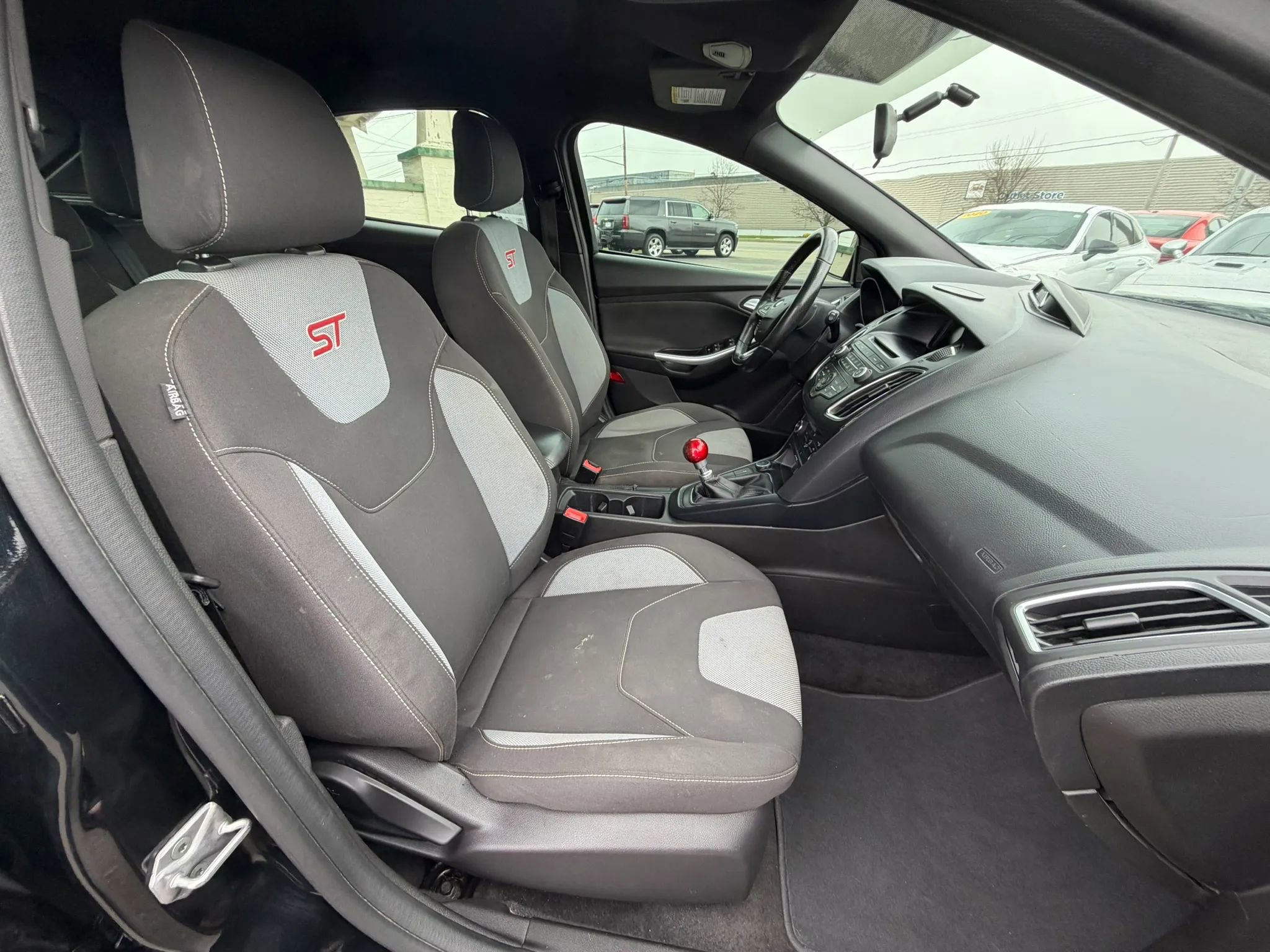 Used 2017 Ford Focus ST image 29