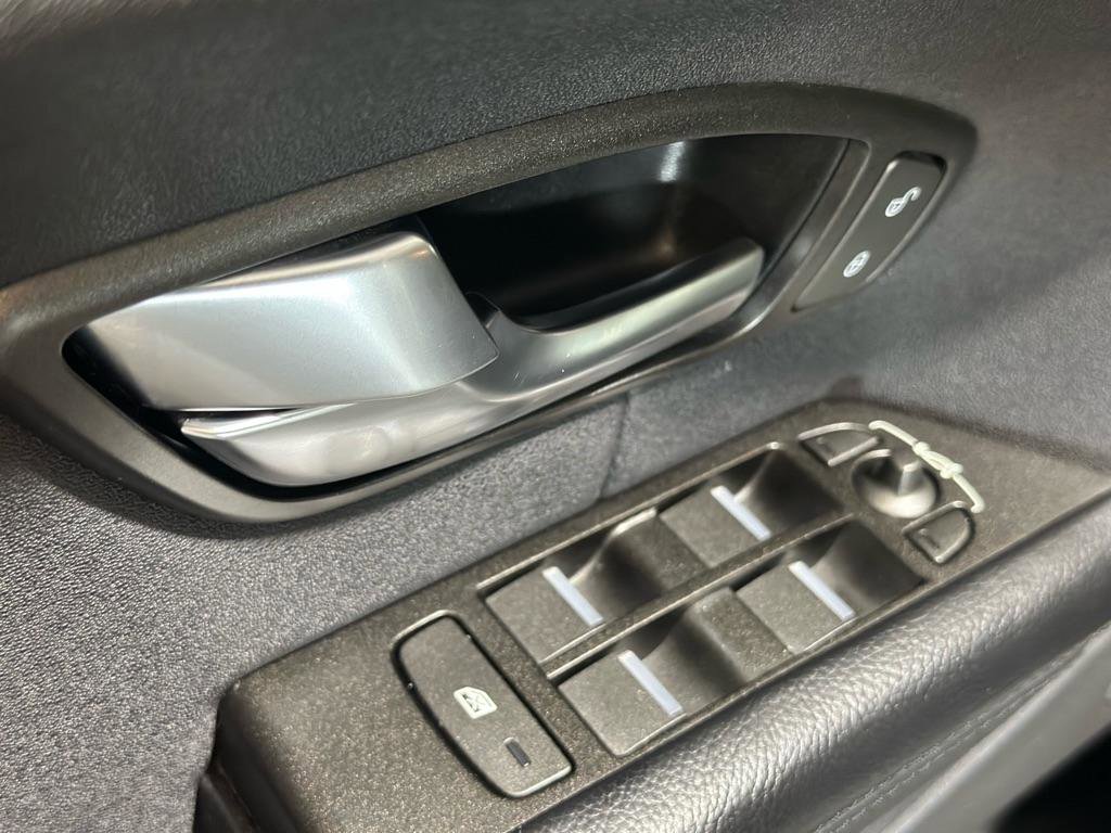 Used 2018 Land Rover Range Rover Evoque SE image 32