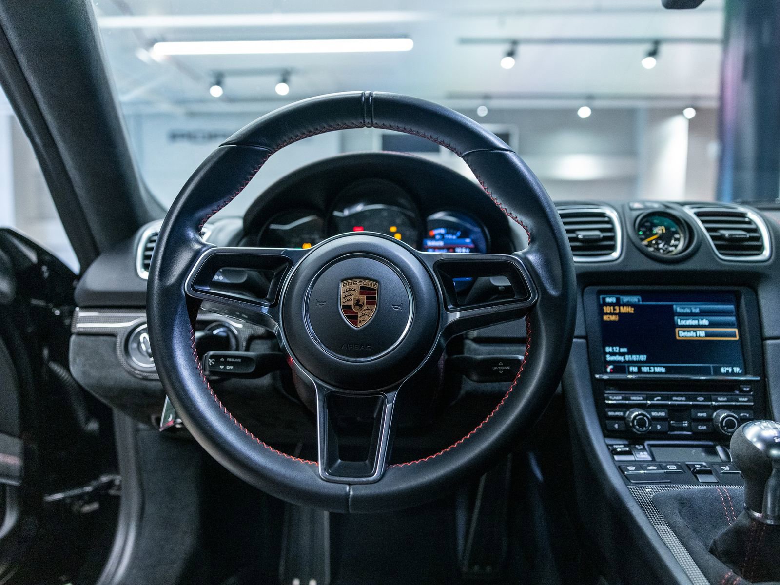 Certified 2016 Porsche Cayman GT4 RWD image 6