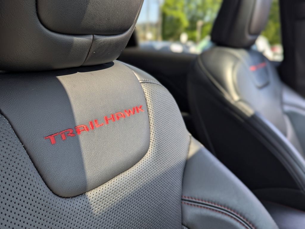 Used 2020 Jeep Cherokee Trailhawk AWD/4WD image 41