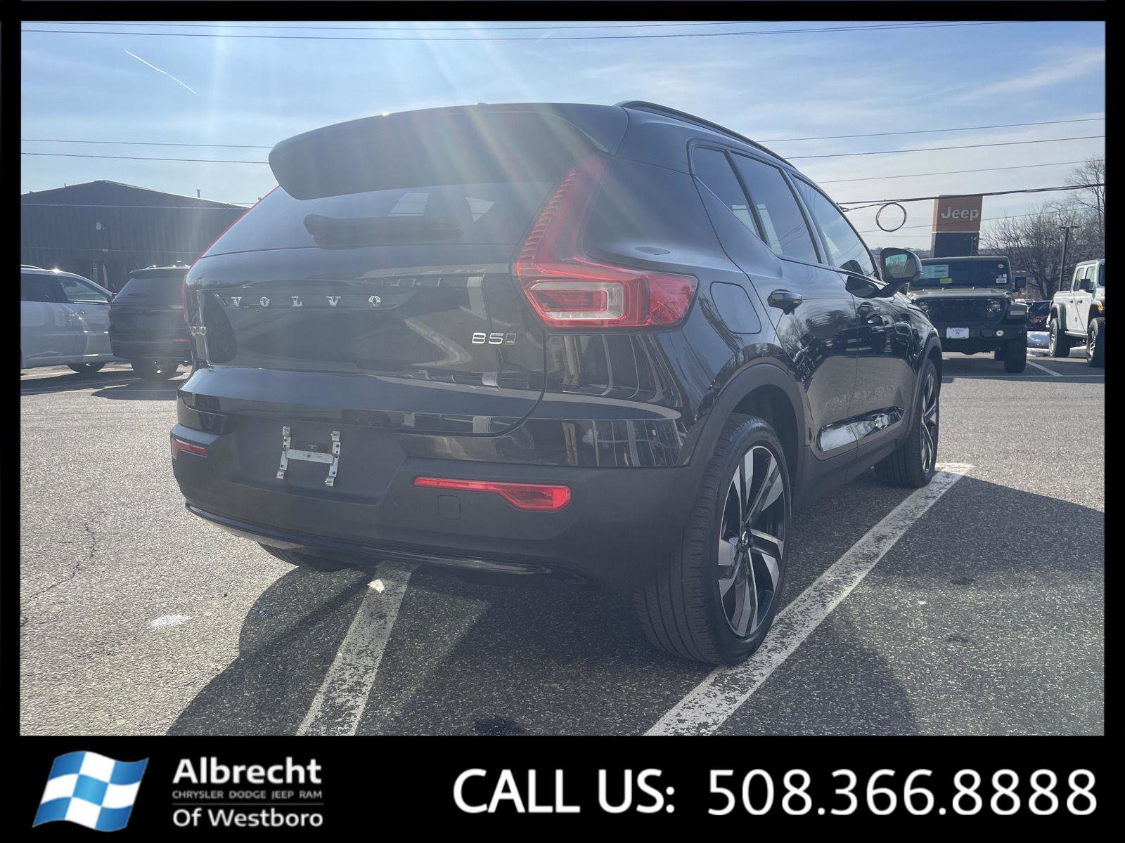 Used 2024 Volvo XC40 B5 Ultimate w/ Climate Package AWD/4WD image 5