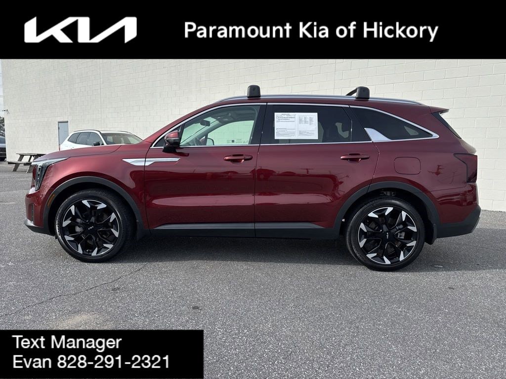 Used 2024 Kia Sorento EX w/ Panoramic Sunroof Package image 4