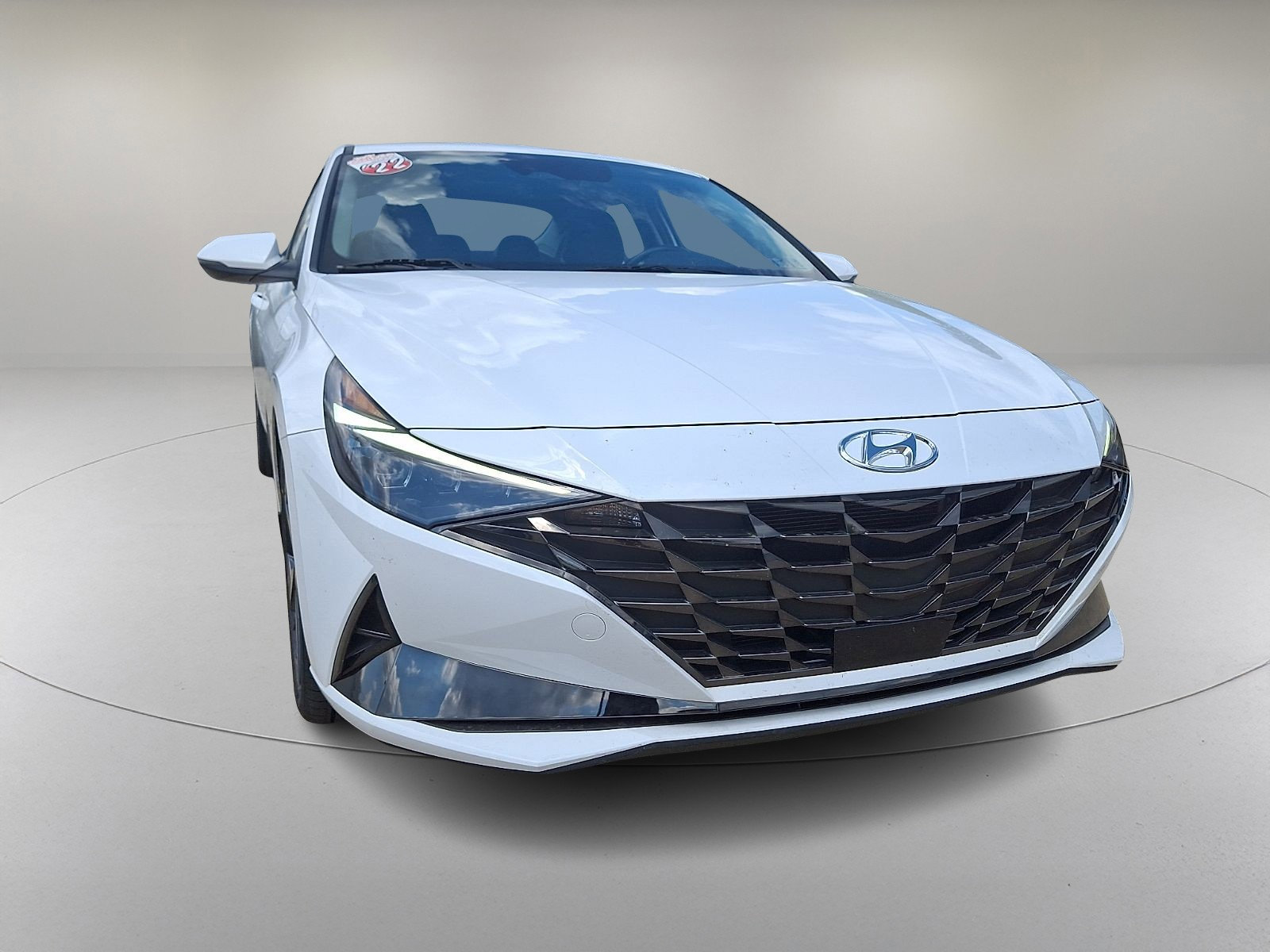 Certified 2022 Hyundai Elantra Limited w/ Winter Weather Package image 2