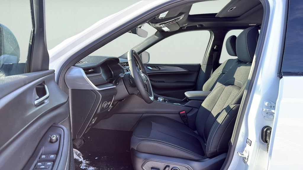 New 2026 Jeep Grand Cherokee Laredo X AWD/4WD image 21
