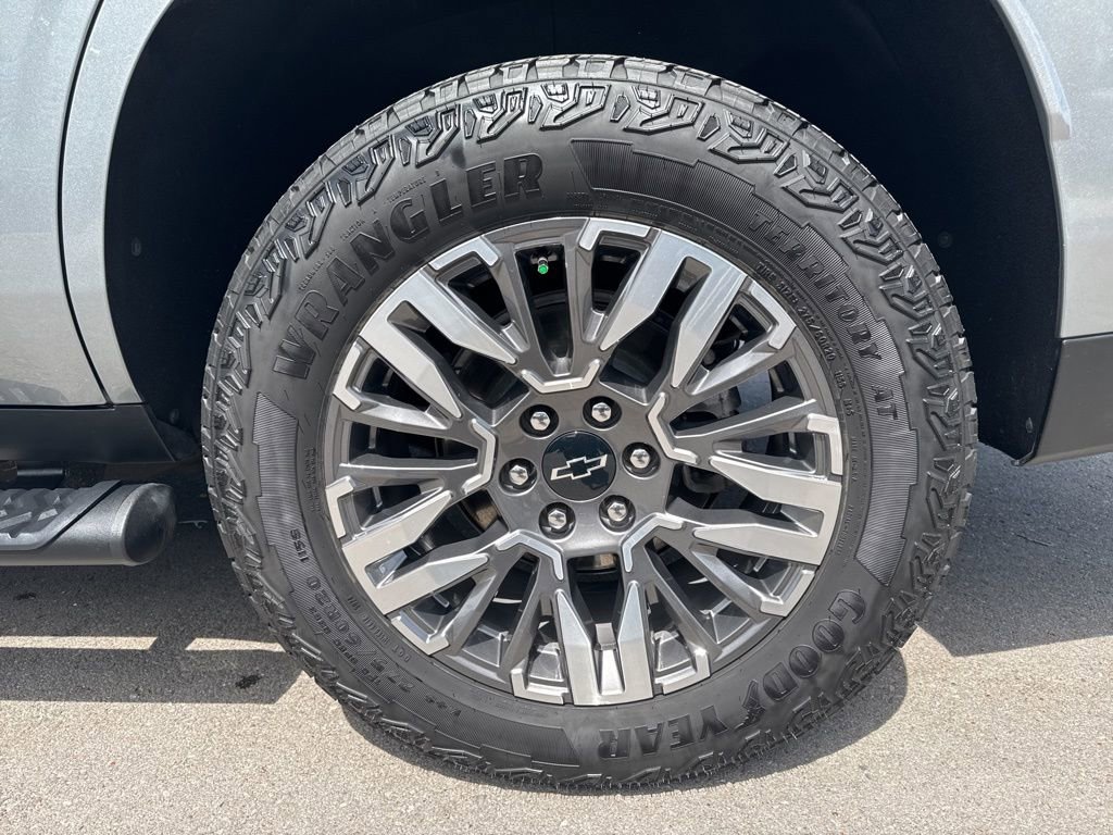 Used 2025 Chevrolet Tahoe Z71 AWD/4WD image 30