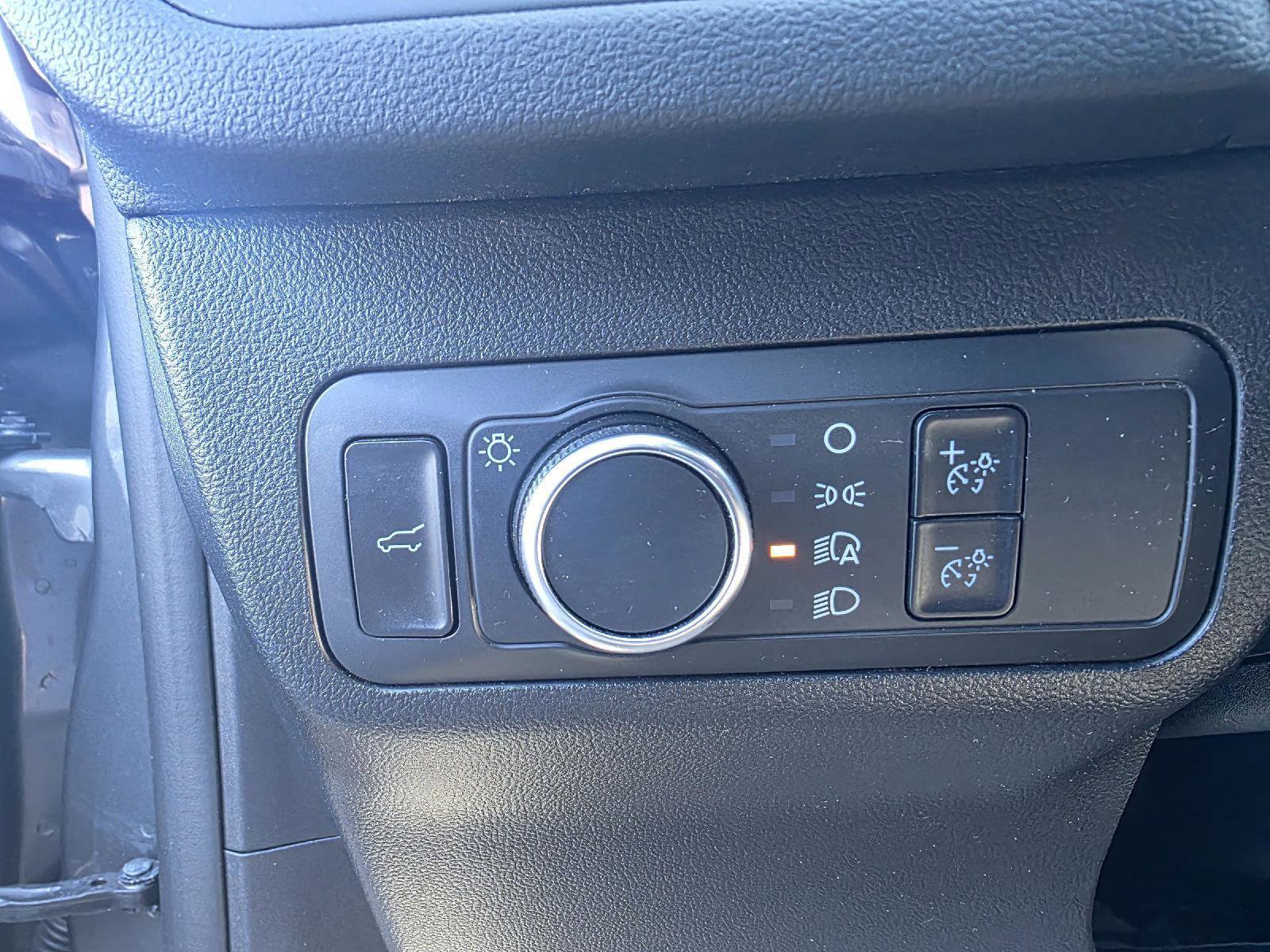 Used 2022 Ford Escape SE w/ SE Sport Appearance Package image 12