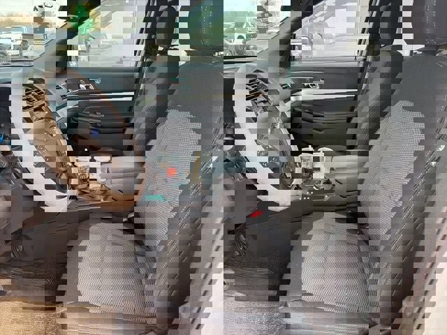 Used 2016 Ford Explorer XLT image 22