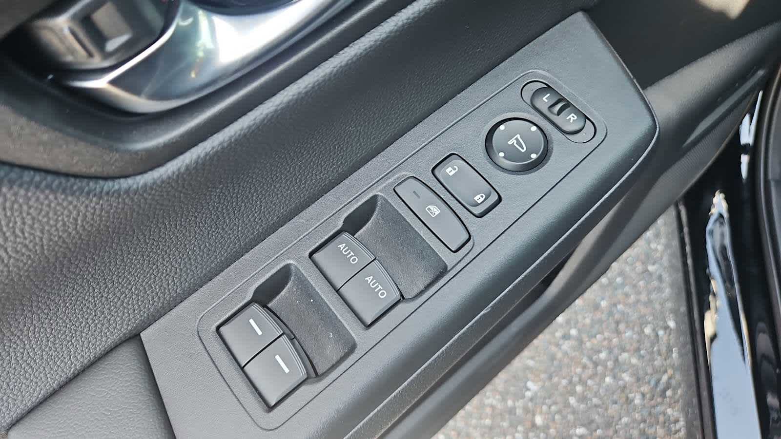 Used 2025 Honda CR-V EX image 15