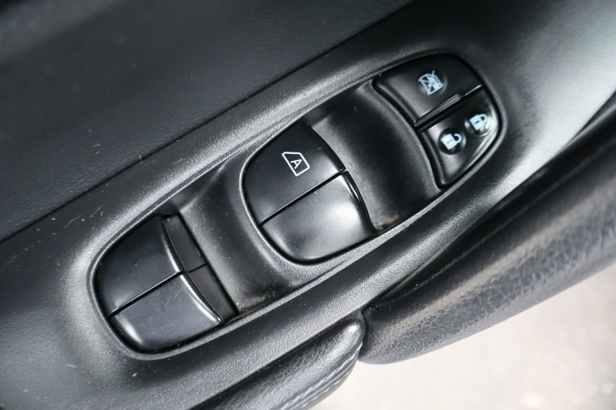 Used 2015 Nissan Rogue S image 27