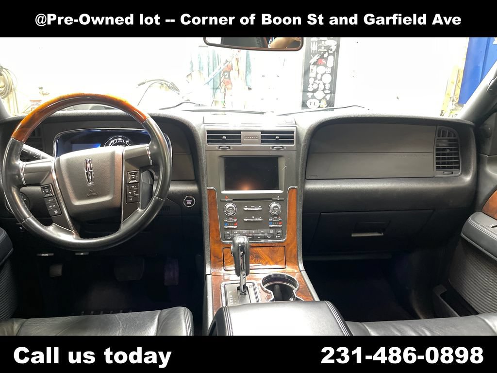 Used 2015 Lincoln Navigator 4WD image 18