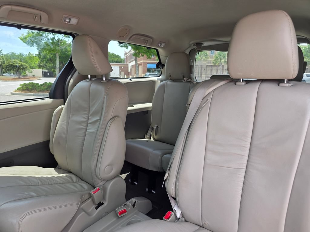 Used 2011 Toyota Sienna XLE FWD image 29
