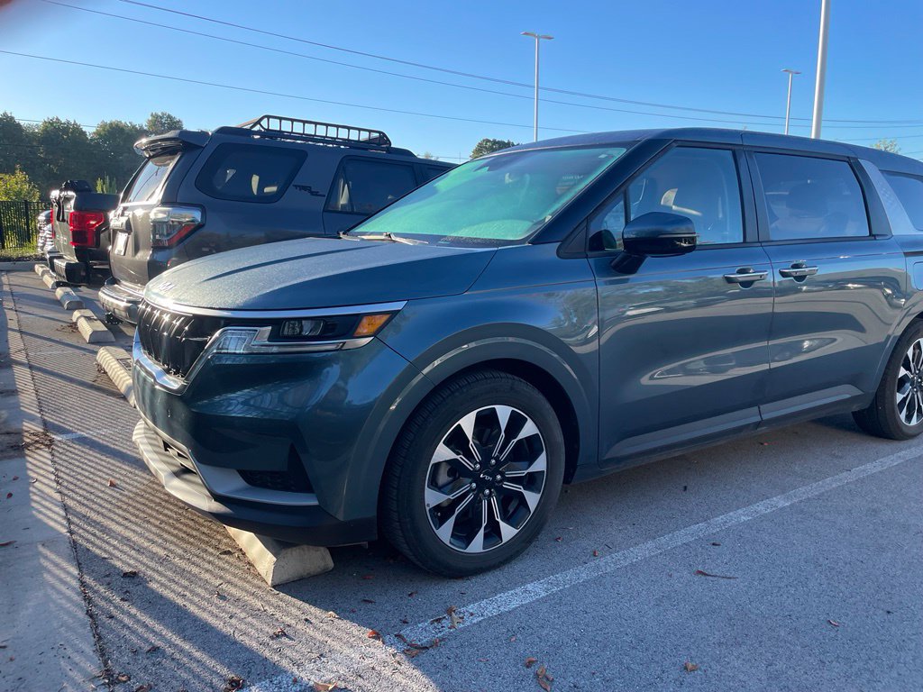 Certified 2022 Kia Carnival EX FWD image 3
