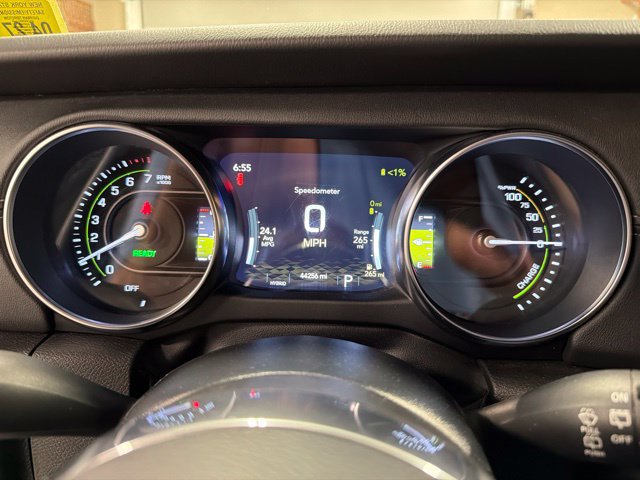 Used 2022 Jeep Wrangler Unlimited Sahara w/ Cold Weather Group AWD/4WD image 16