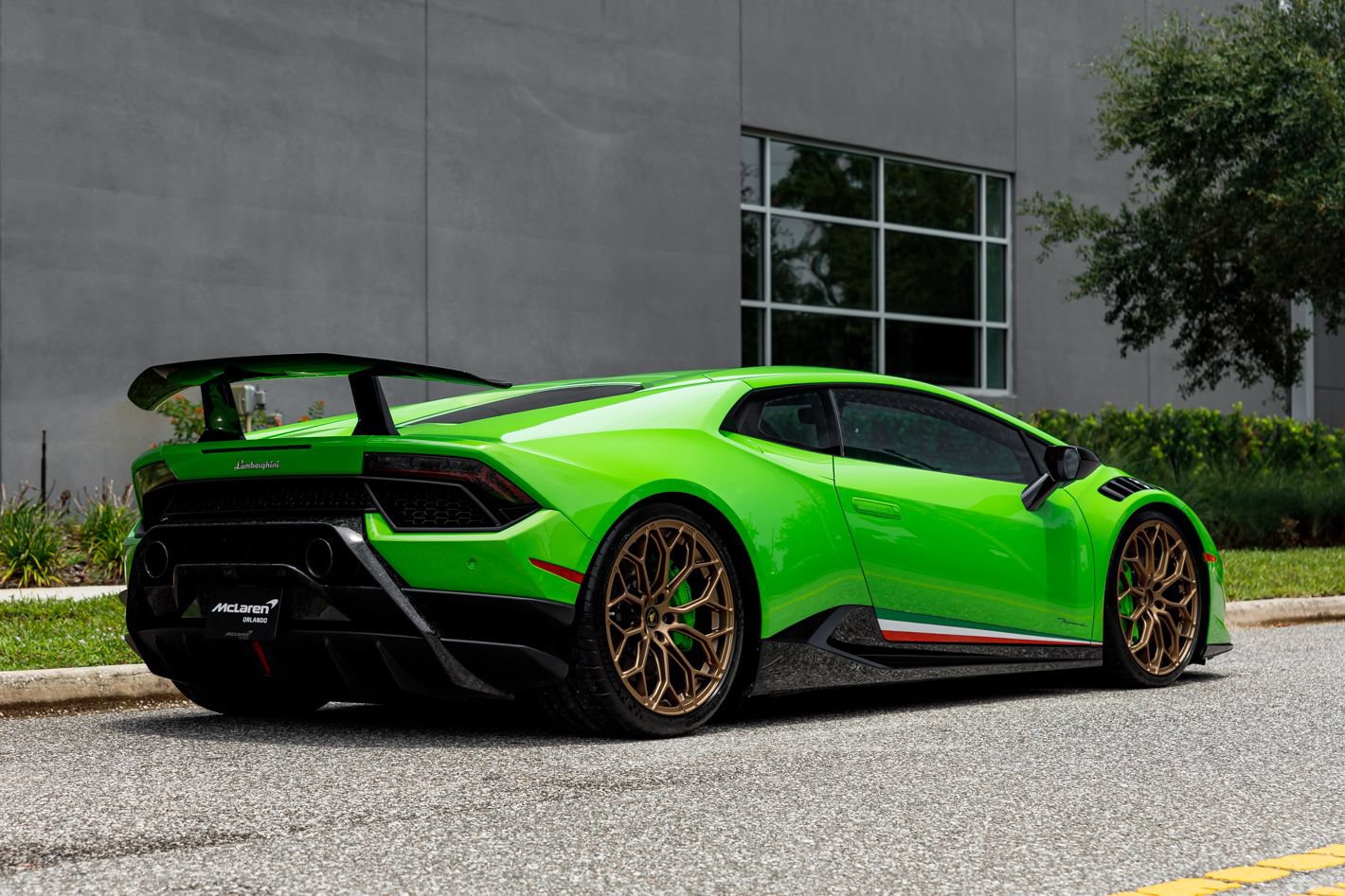 Used 2018 Lamborghini Huracan Performante AWD/4WD image 3