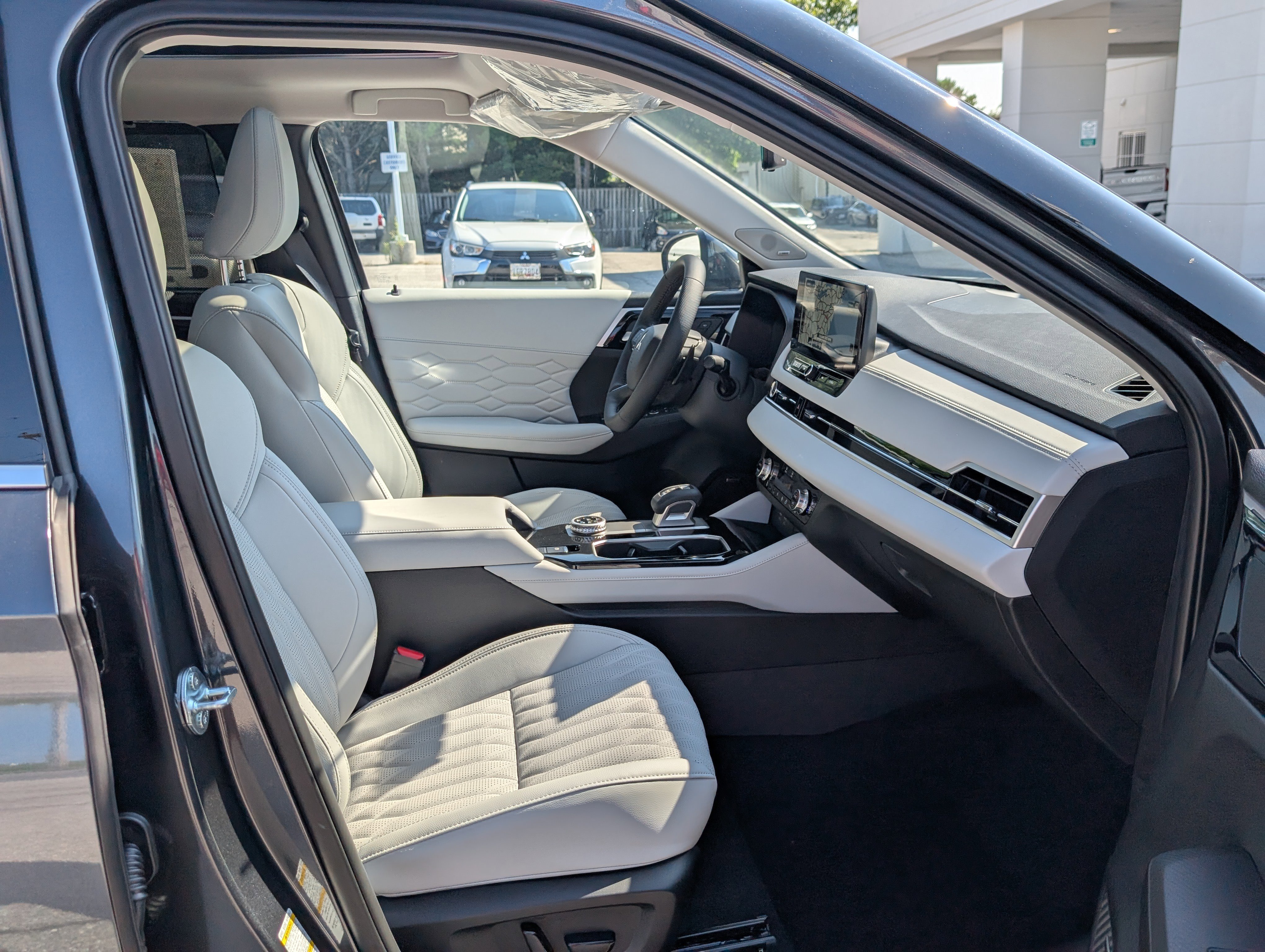 New 2025 Mitsubishi Outlander SEL image 11