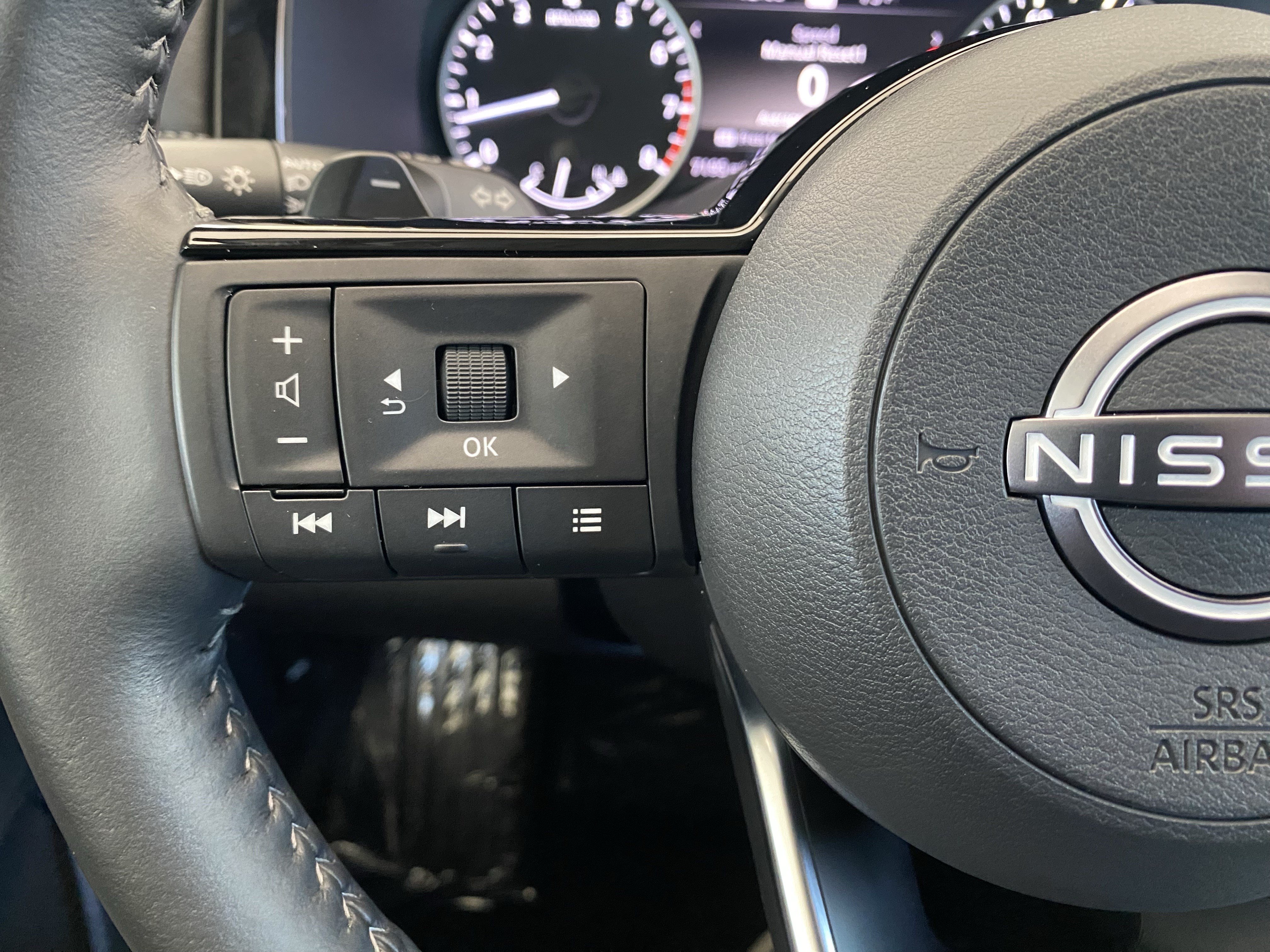 Used 2025 Nissan Pathfinder SL w/ Cargo Package AWD/4WD image 6