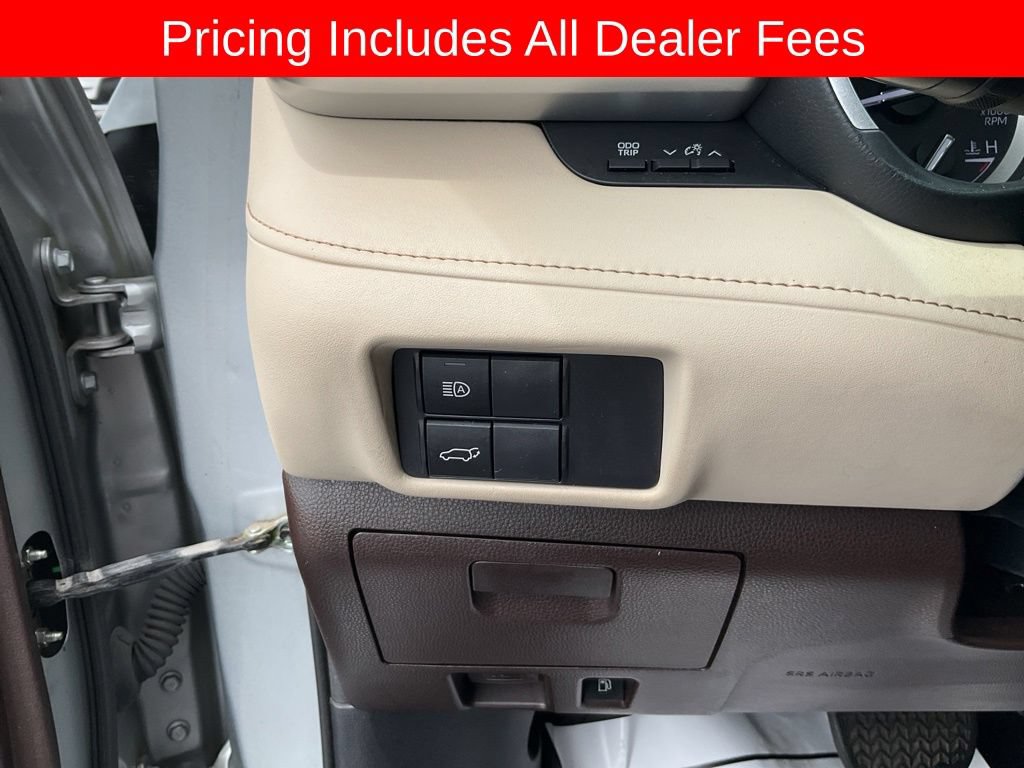 Used 2022 Toyota Highlander XLE FWD image 7