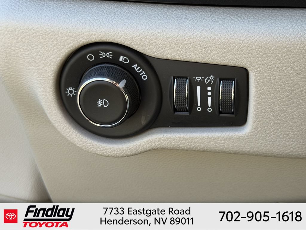 Used 2018 Chrysler Pacifica Touring-L FWD image 20