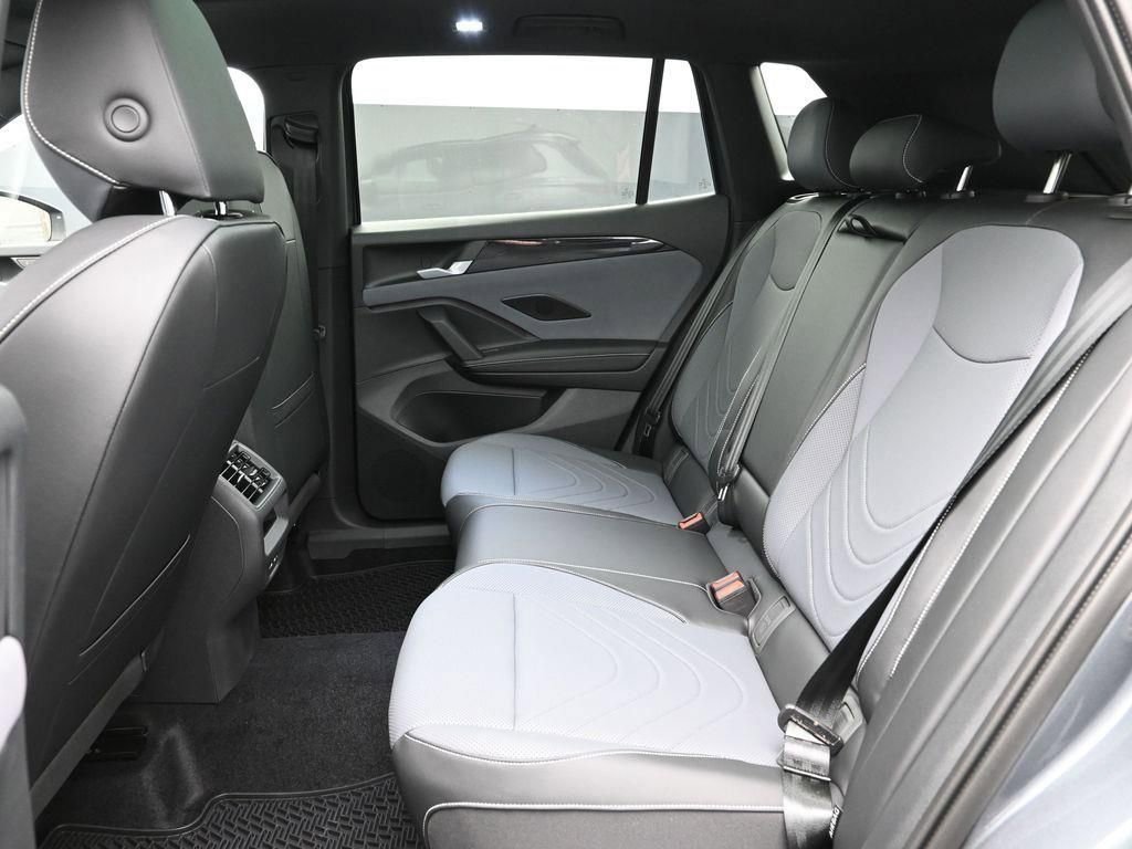 New 2026 Volkswagen Tiguan SE R-Line image 9