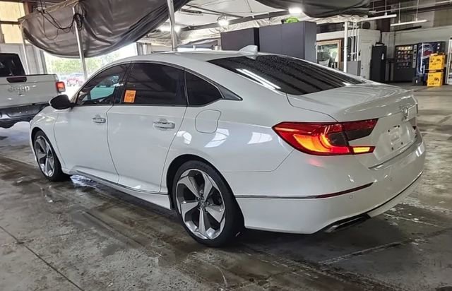 Used 2018 Honda Accord Touring image 2