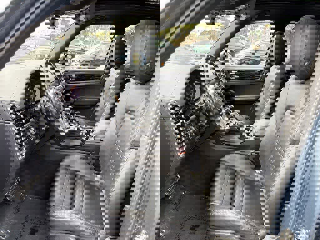 Used 2019 Porsche Cayenne S image 25