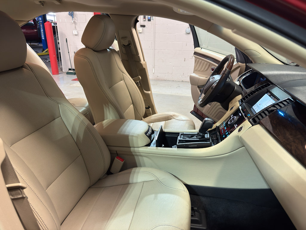 Used 2018 Ford Taurus Limited AWD/4WD image 23