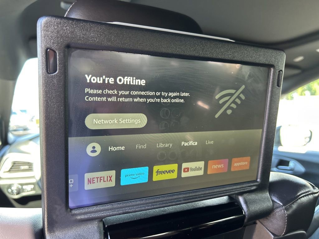 Used 2024 Chrysler Pacifica Touring-L w/ Uconnect Theater Family Group image 31