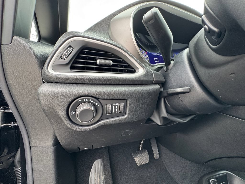 New 2027 Chrysler Pacifica Select FWD image 25