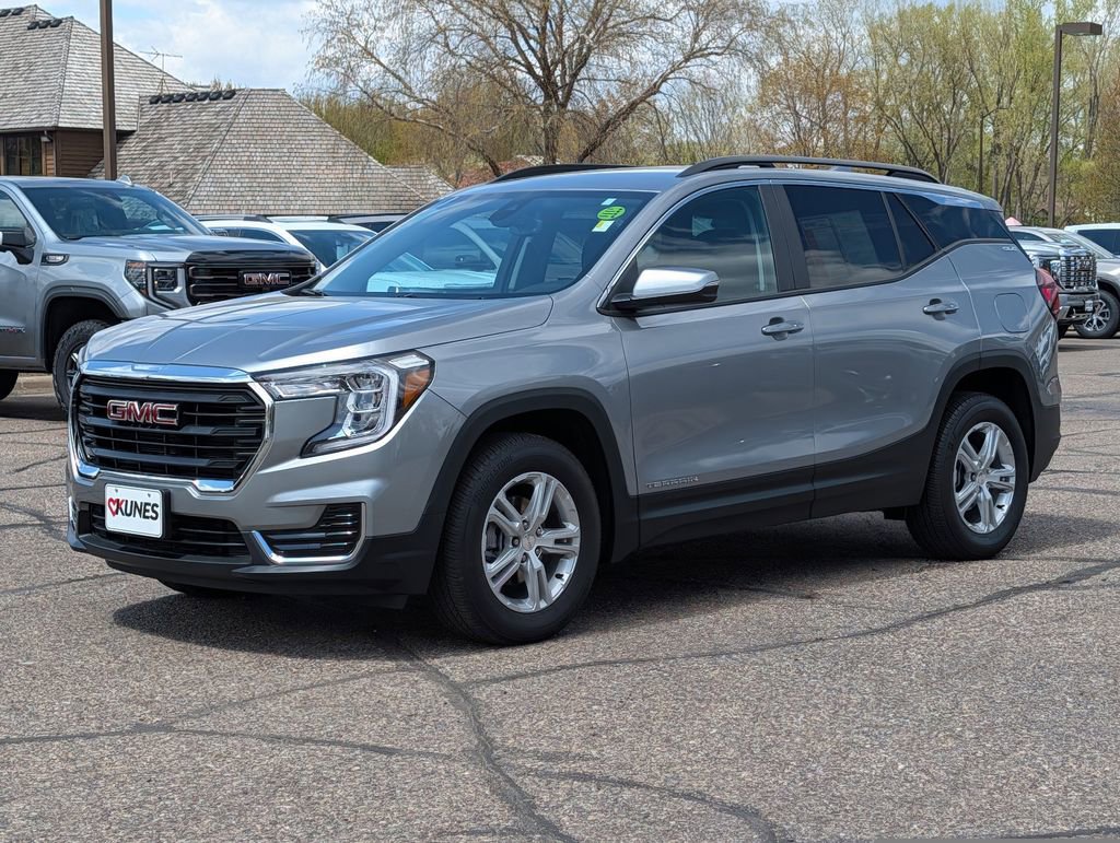 Used 2023 GMC Terrain SLE w/ Driver Convenience Package AWD/4WD image 4