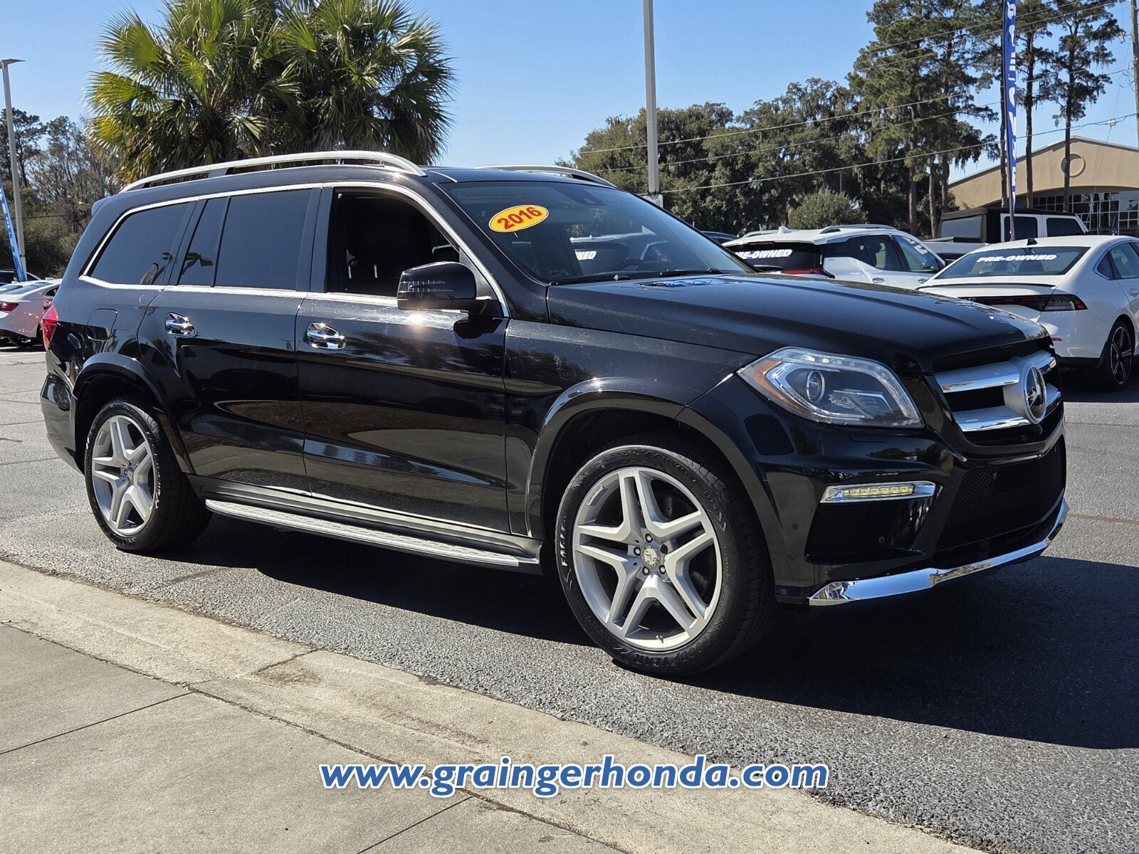 Used 2016 Mercedes-Benz GL 550 4MATIC image 3