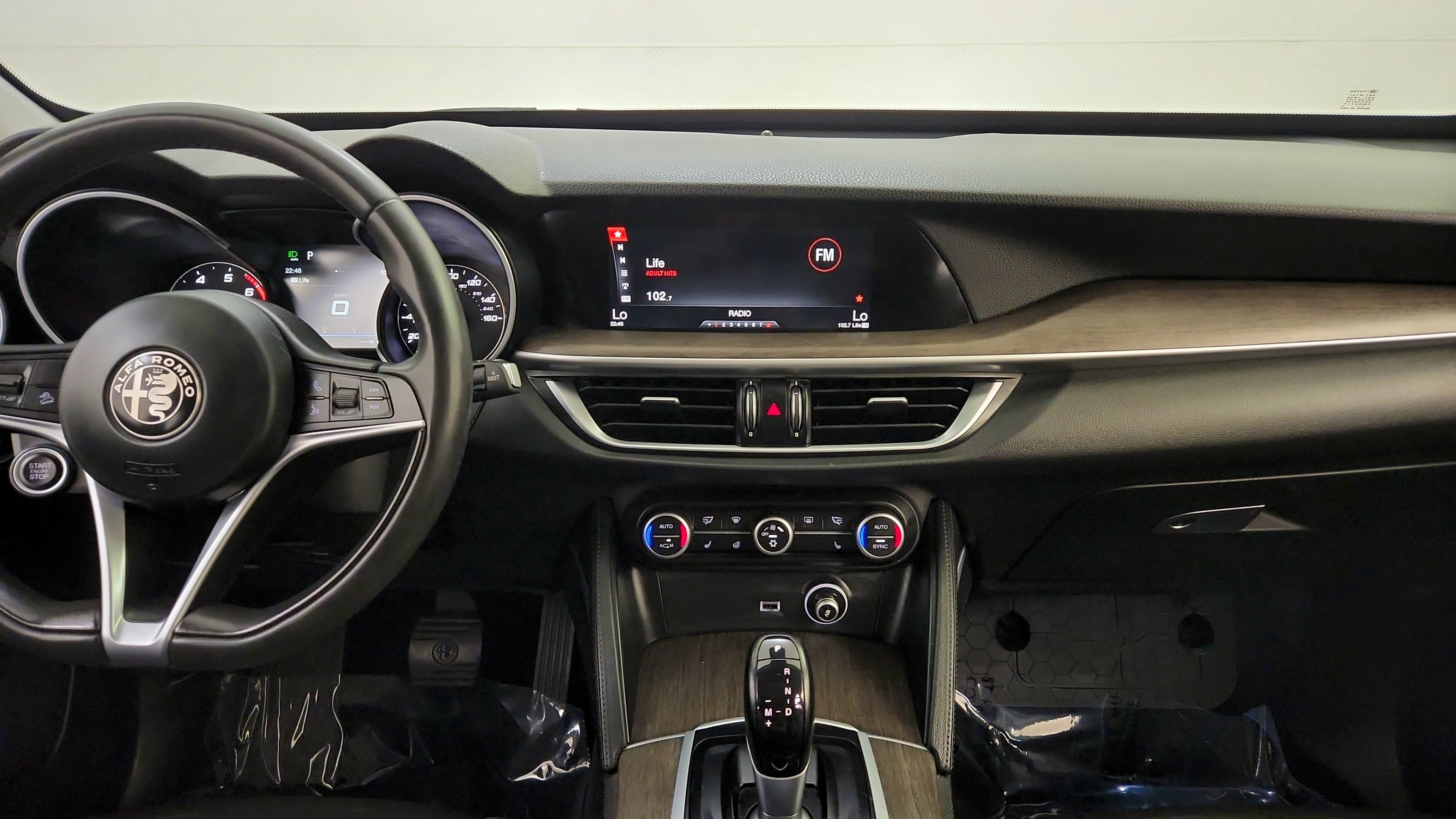 Used 2018 Alfa Romeo Stelvio Ti AWD/4WD image 25