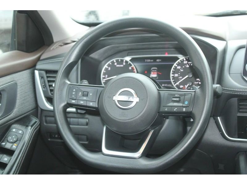Used 2023 Nissan Rogue SV image 14