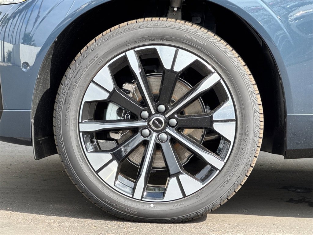 New 2026 Volvo XC60 B5 Plus w/ Protection Package Premier image 25