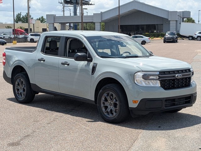 Used 2023 Ford Maverick XLT FWD image 3