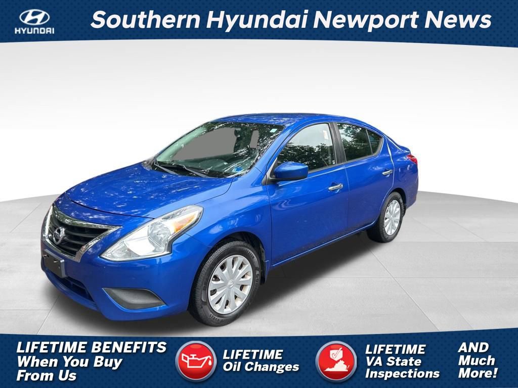 Used 2016 Nissan Versa SV FWD image 1
