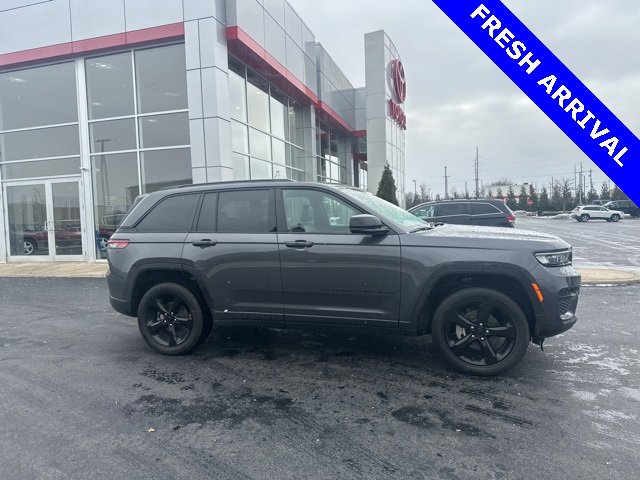 Used 2024 Jeep Grand Cherokee Altitude image 34