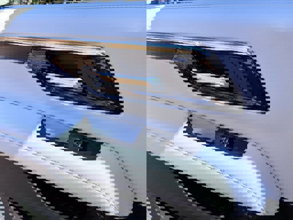 New 2026 Chevrolet Suburban Premier image 28