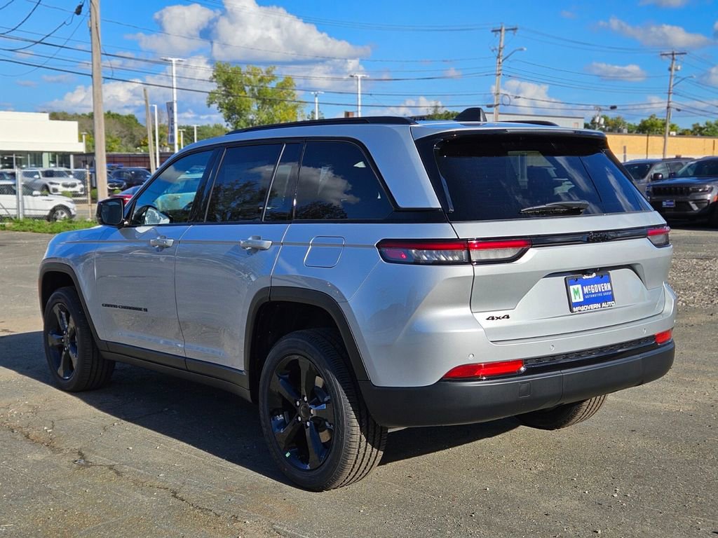 New 2025 Jeep Grand Cherokee Altitude image 3