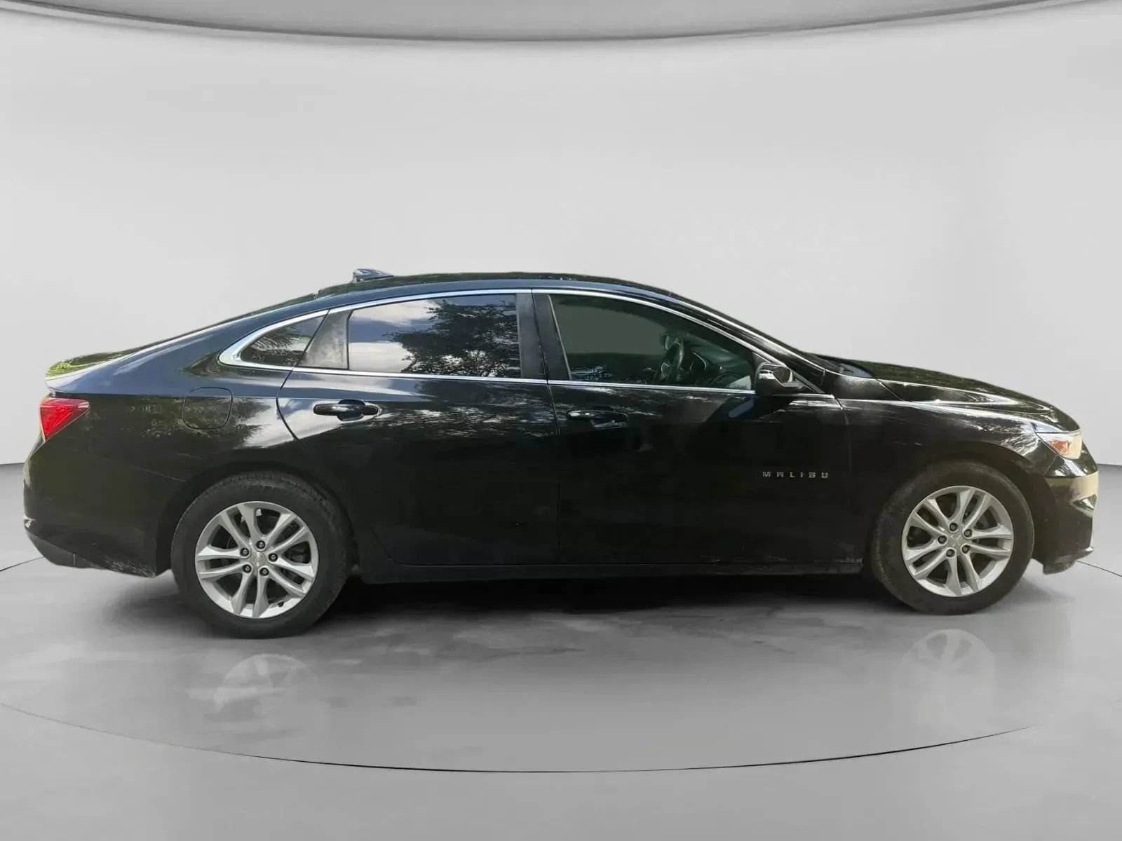 Used 2018 Chevrolet Malibu LT w/ Driver Confidence Package FWD image 6