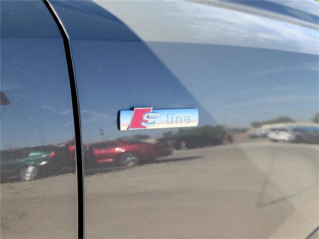 Certified 2025 Audi Q3 2.0T Premium w/ Convenience Package image 10