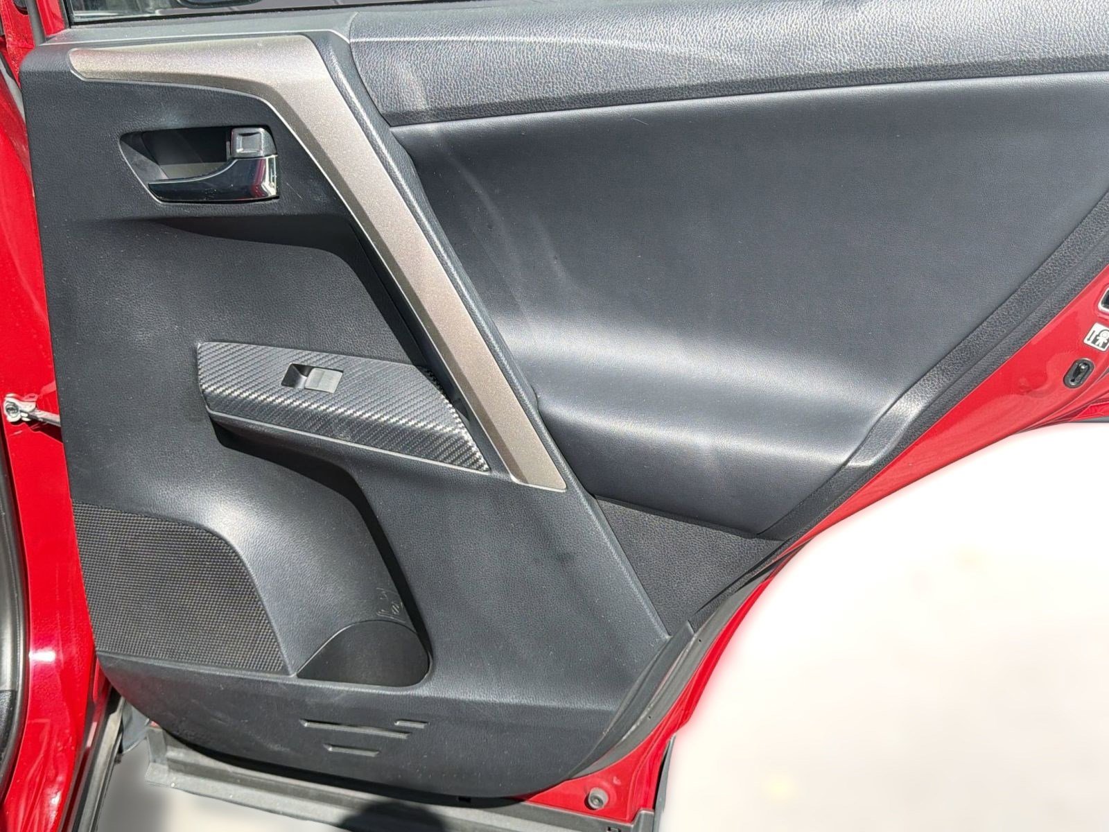 Used 2015 Toyota RAV4 Limited image 23