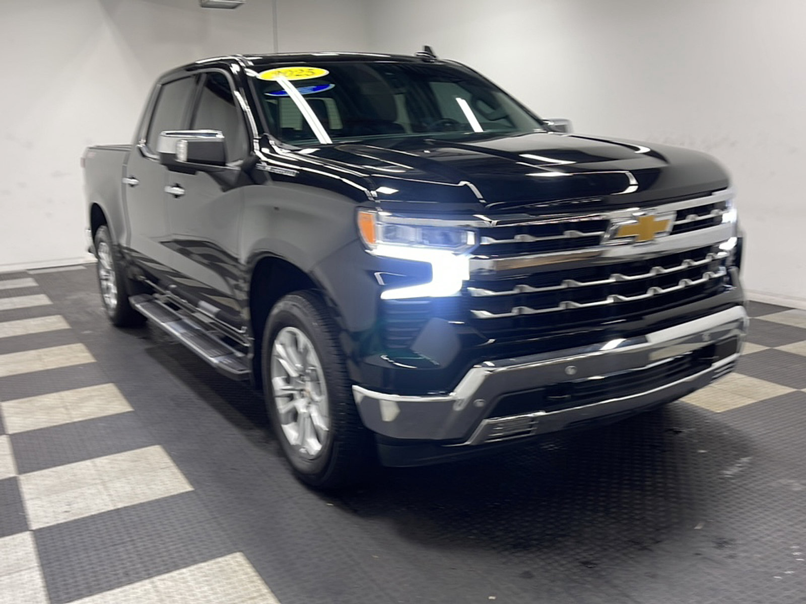 Used 2025 Chevrolet Silverado 1500 LTZ w/ LTZ Premium Package AWD/4WD image 24