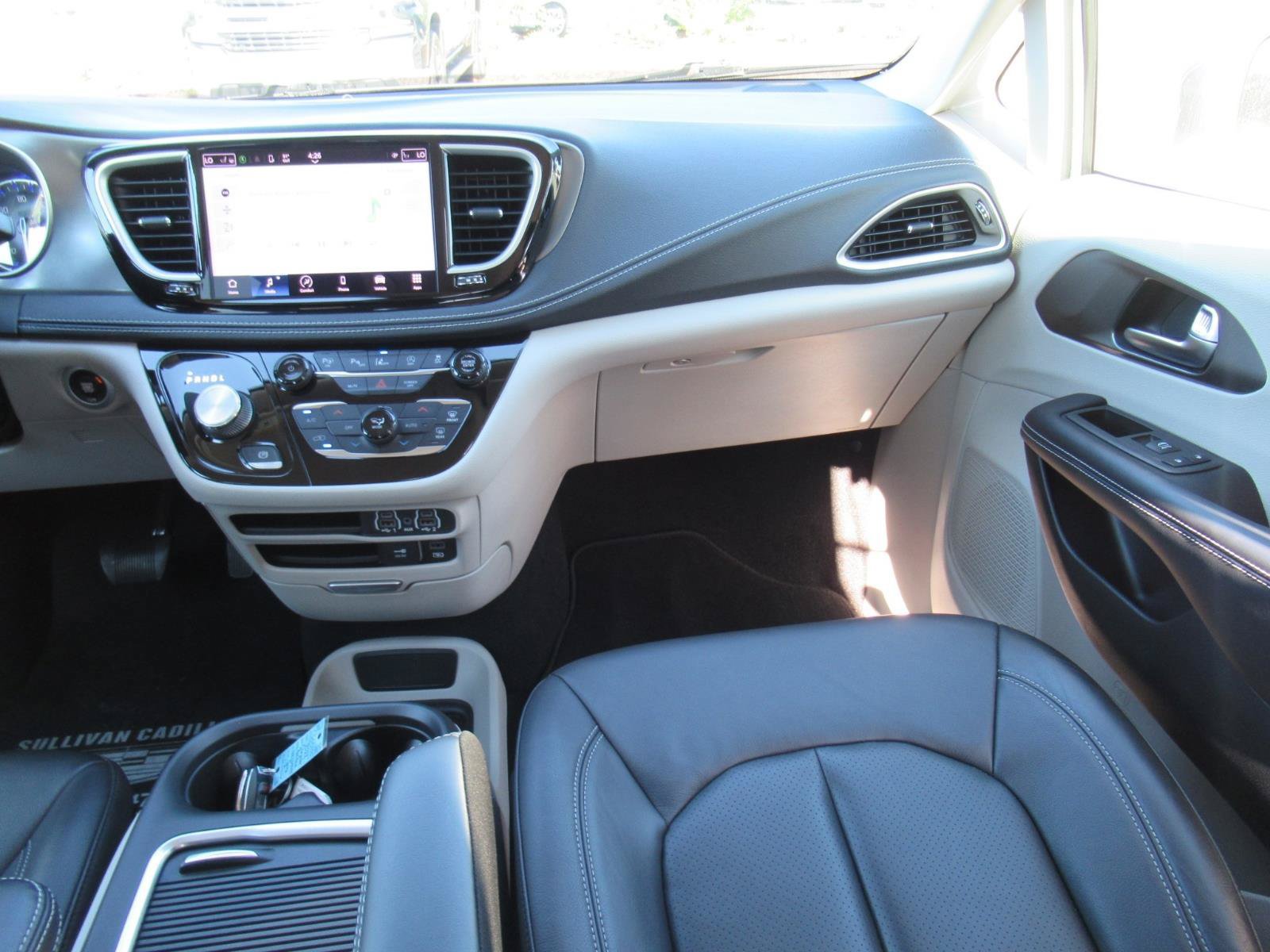 Used 2022 Chrysler Pacifica Touring-L AWD/4WD image 14