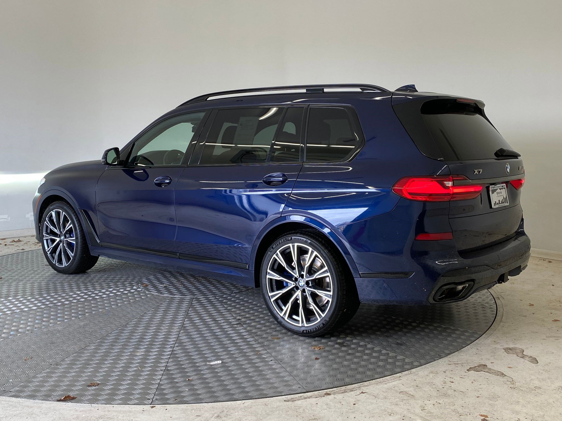 Used 2022 BMW X7 M50i w/ Dynamic Handling Package image 3
