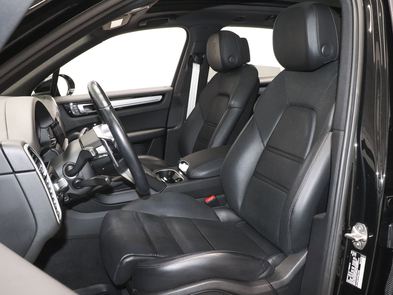 Used 2023 Porsche Cayenne Platinum Edition image 15