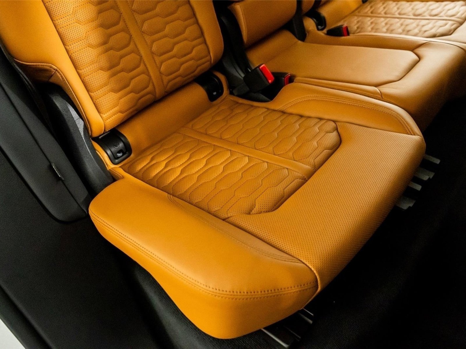 Used 2025 Audi RS Q8 performance image 32