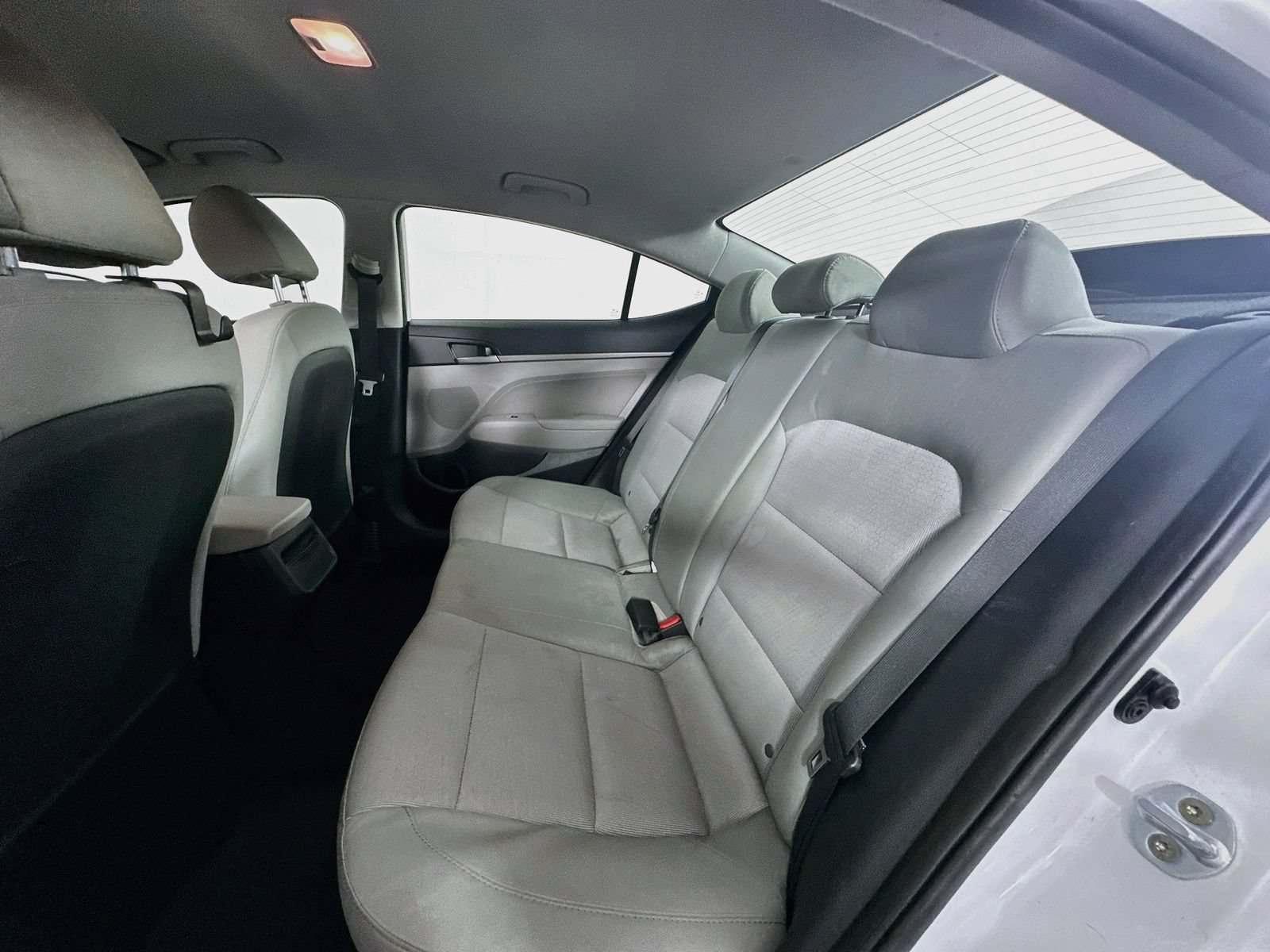 Used 2017 Hyundai Elantra SE FWD image 23