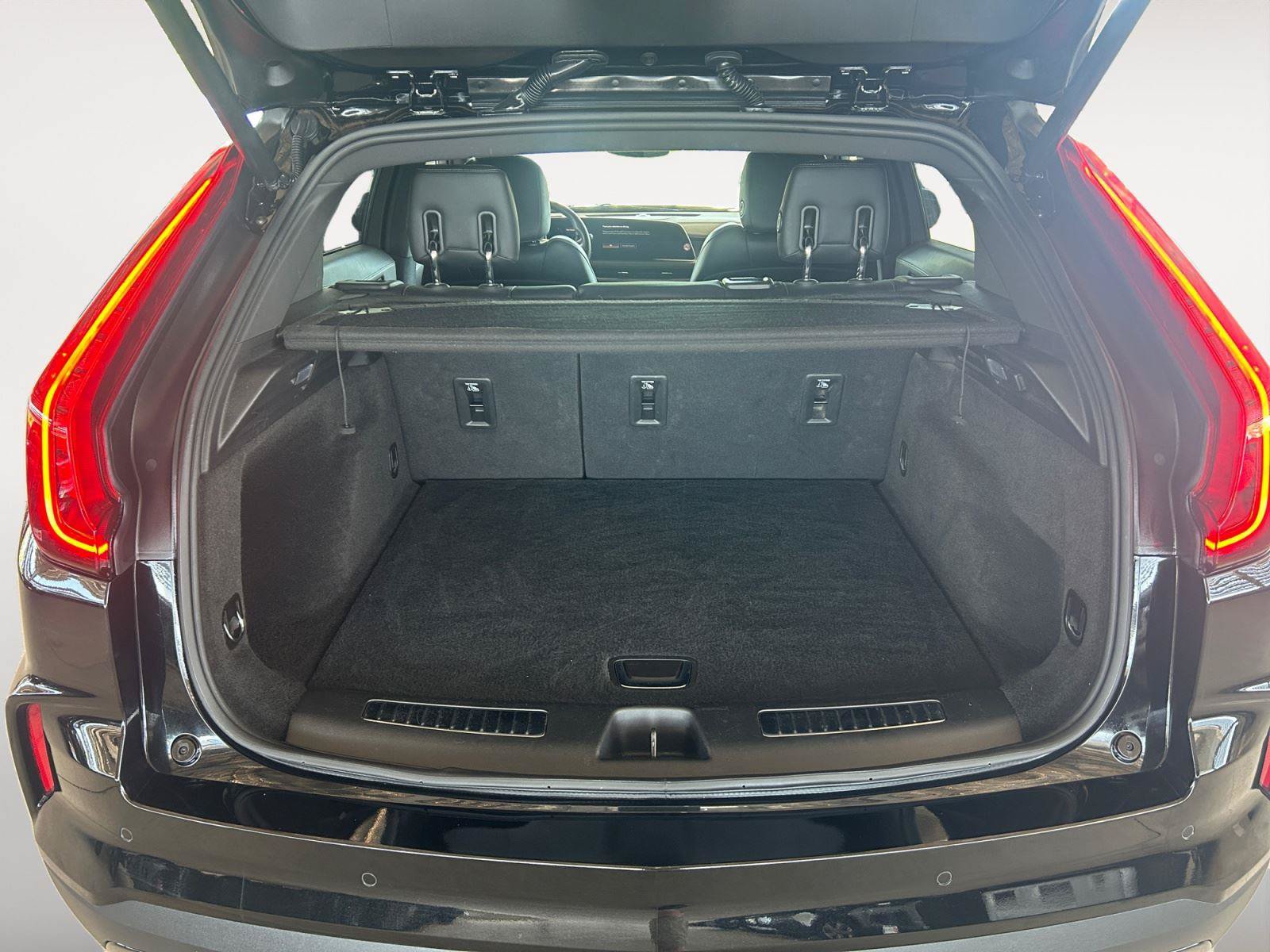 Used 2025 Cadillac XT4 Premium Luxury AWD/4WD image 11